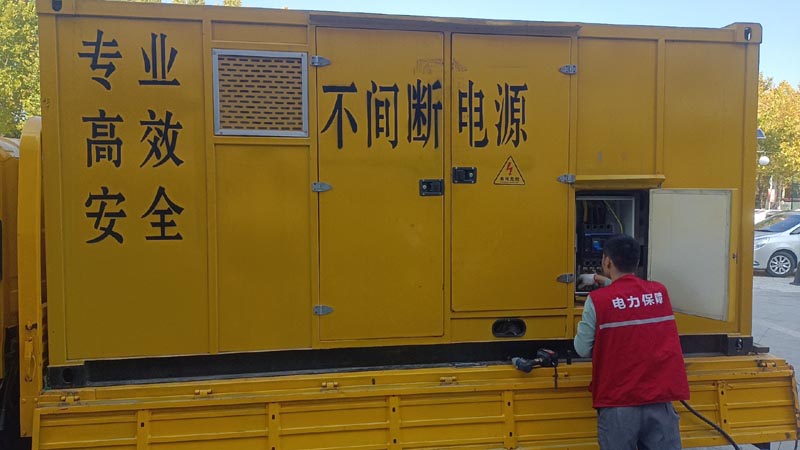 甘州柴油发电机组和UPS电源配合使用时，如何避免切换过程中的电力中断？